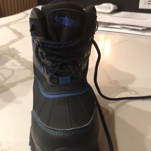 Boys Size 1 Totes Snowboots